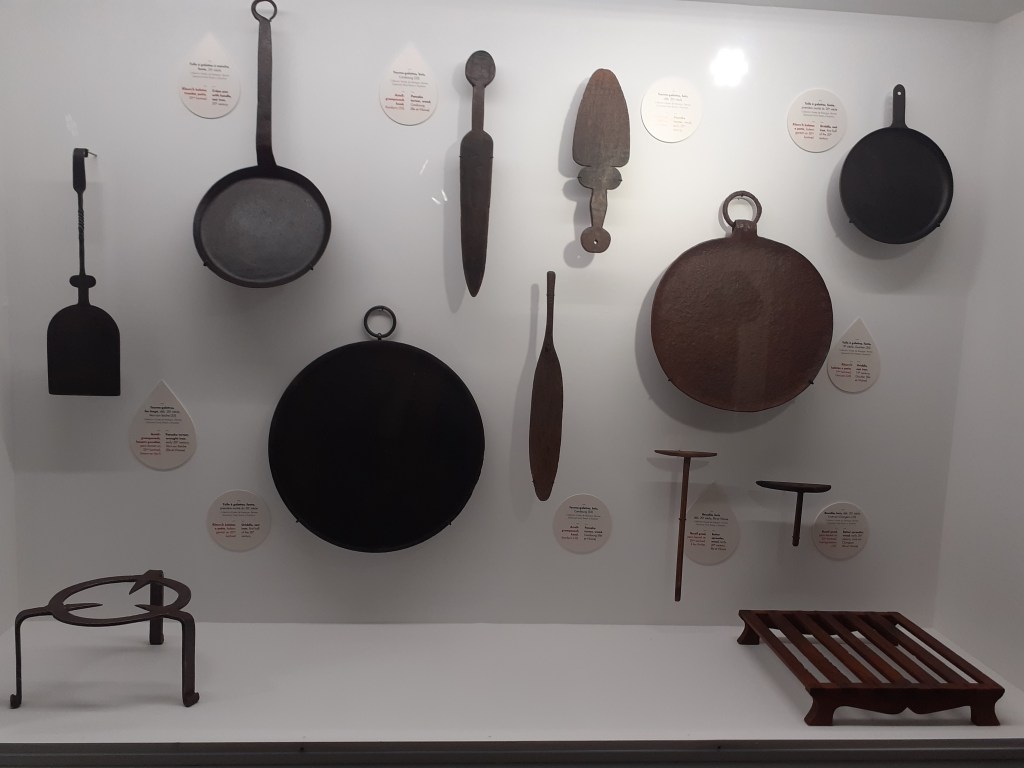 Visite de l’exposition &laquo;&nbsp;Et vous ? Êtes-vous plutôt crêpe ou galette ?&nbsp;&raquo;  au Musée de l’Ancienne Abbaye de Landévénec&nbsp;(29)